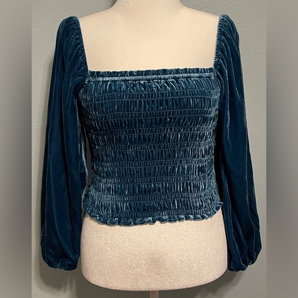 Anthropologie Women's Blue Velvet Smocked Puff Sleeve Blouse Cropped Fairy XS - Picture 3 of 10
